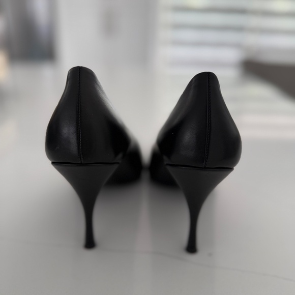 Prada Leather Pumps Contemporary Pointed To Elegant Shoes Heels Size 40.5 - Picture 6 of 11
